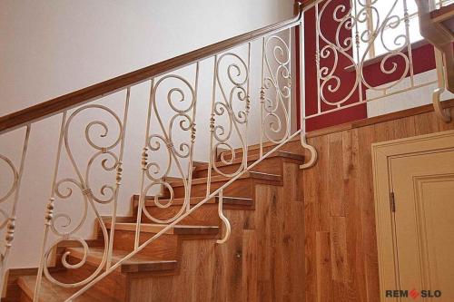 КОВАНОЕ ОГРАЖДЕНИЕ ЛЕСТНИЦЫ №81