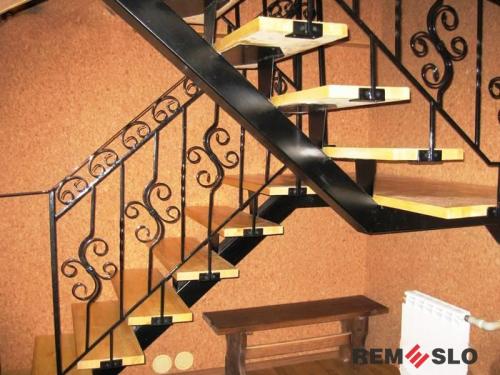 Лестница на второй этаж №10