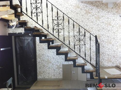 Лестница на второй этаж №11