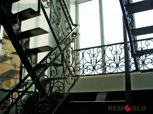 Лестница на второй этаж №13