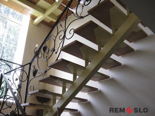 Лестница на второй этаж №8