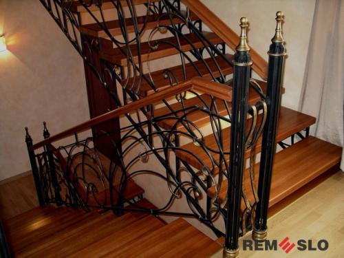 Лестница на второй этаж №9