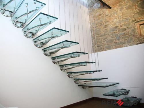 Лестница с элементами стекла №11