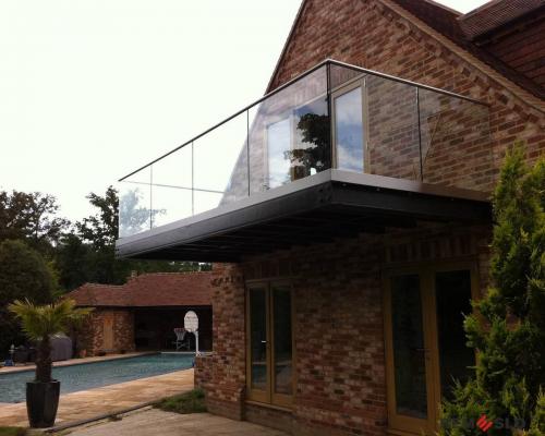 Ограждение балкона из стекла №1